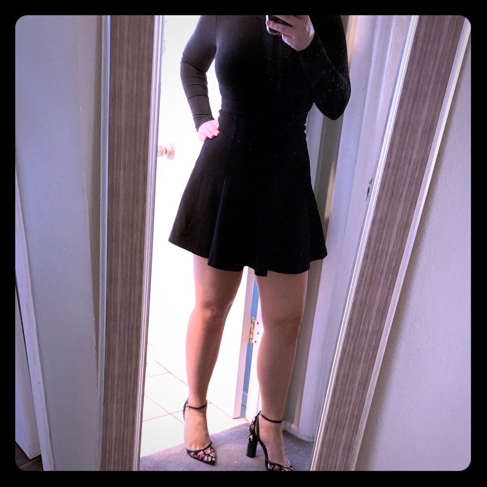 Bcbgeneration black long sleeve skater dress 🔥🖤